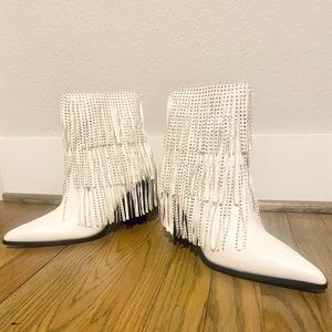 Nasty Gal “Vegas Baby Bachorette Fringe Boots” Size 7, white